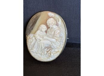BEAUTIFULLY CARVED LARGE CAMEO PIN OF MOTHER AND DAUGHTER