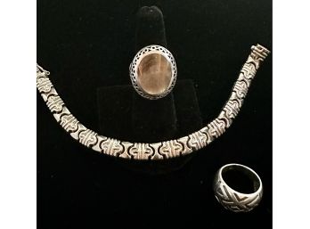 STERLING SILVER 7.5' UALITY LINK BRACELET (ITALY) PLUS 2 STERLING RINGS - VERY BEAUTIFUL MOP (7) AND SW DESIGN