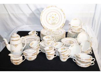 Large Set Of Copeland Spode Buttercup Pattern Dinnerware