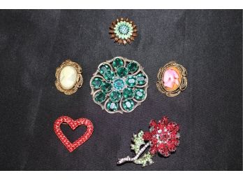 Pretty Collection Of Assorted Sized Brooches/Pins