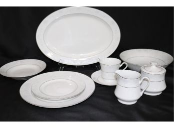 Potter & Smith 45-Piece Porcelain Dinner Set New In Box, Opened For Pictures, Nice Neutral Pattern