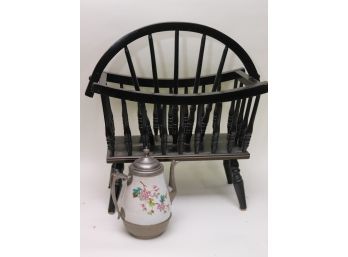 Ornate Traditional Wood Magazine Stand With A Painted Gold Accent Stripe. Includes An Antique Hand Painted