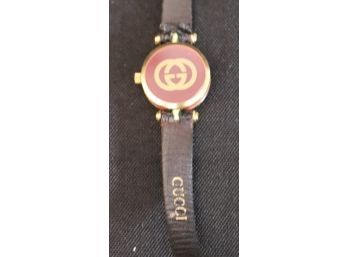 Vintage Womens Gucci Watch With A Leather Band