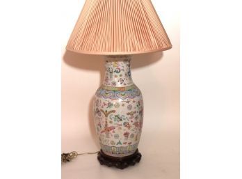 Pretty Vintage Hand Painted Vase Style Table Lamp With Beautiful Colors & Floral Detailing Throughout
