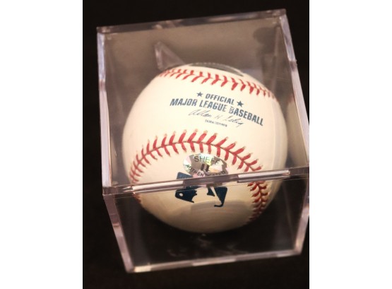 Yankees Gary Sheffield Signed Baseball In Display Box With COA, Rawlings Official Major League Baseball