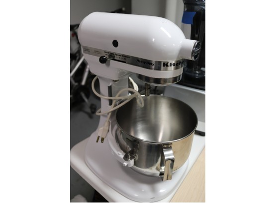 Pre-Owned Heavy-Duty Kitchen Mixer In White Finish