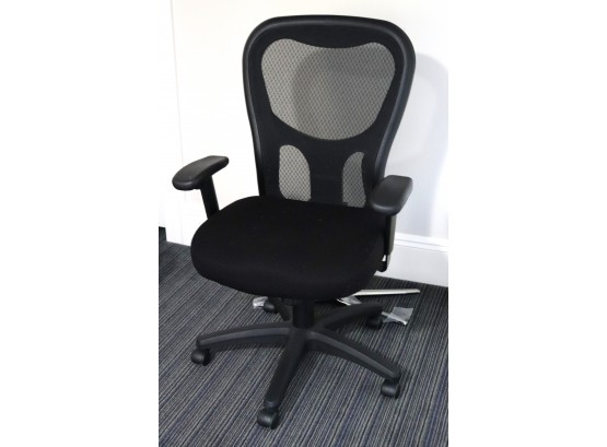 Black Mesh Fabric Office Chair With Swivel Base