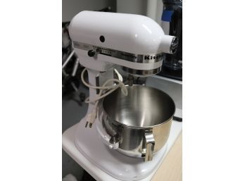 Pre-Owned Heavy-Duty Kitchen Mixer In White Finish