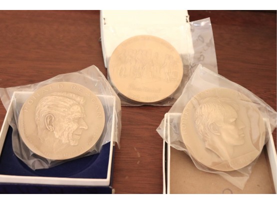 Set Of 3 Commemorative Bronze Medallions Ronald Reagan, Robert F Kennedy & Bicentennial