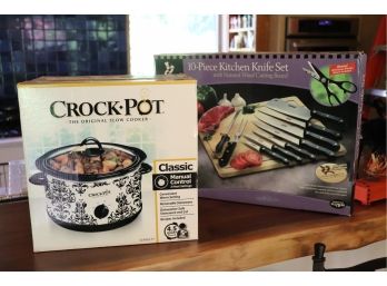 Crockpot Slow Cooker 4.5 Qt And 10 Piece Knife Set With Cutting Board Unused