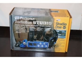 Presonus Audiobox Studio Hardware / Software Recording Kit