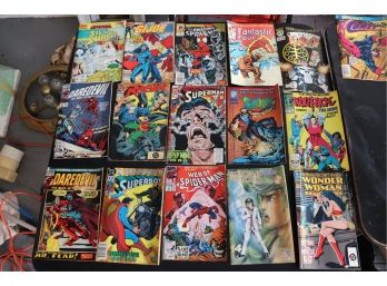 Mixed Lot Of Assorted Comics Titles Include Fantastic Four, The Silver Surfer, Daredevil, Wolfpack And Mor
