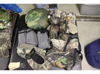 123.	Mixed Lot Of Assorted Hunting Gear Includes Sweatshirt, Large Gloves, Wool Socks, Fleece Hat & More