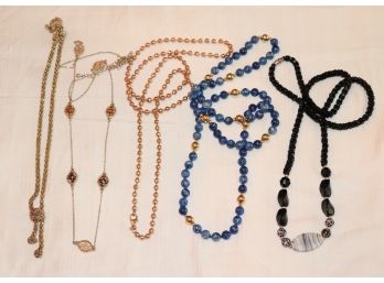 Lot Of Assorted Sized Women's Costume Necklaces Beautiful Variety