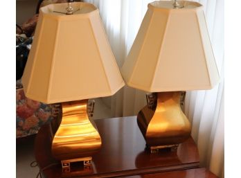 PAIR OF BRASS TABLE LAMPS WITH ASIAN MOTIF