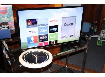 TCL ROKU TV With Remote 32'