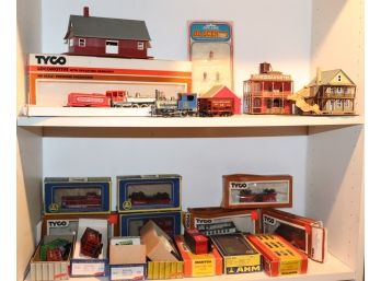 Mixed Lot Of Assorted Tyco Trains And Accessories Mixed Variety And Condition