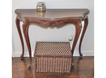 Bloomingdale's End Table With Queen Anne Style Legs Made In Italy With Decorative Basket