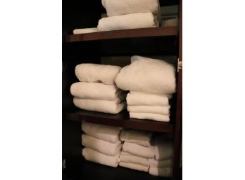 Large Lot Of Assorted Sized Bathroom Towels