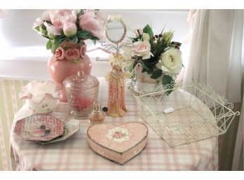 25”D Round Decorator Table With Pink & Cream Fabric With Decorative Accessories