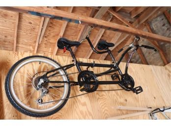 Black Tandem Trail- A- Bike ( Attaches To Parents Bike So Kids Don't Have To Pedal