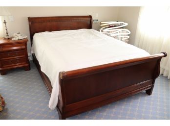 Quality Queen Size Mahogany Sleigh Bed With Carved Headboard