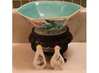 Vintage Painted Asian Bowl With 2 Miniature Snuff Bottles