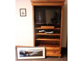 Quality Pine Entertainment Hutch Cabinet With 32' Samsung TV Great For TV And Media Storage