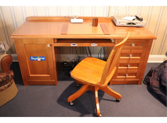 Light Wood Desk With Swivel Desk Chair On Wheels