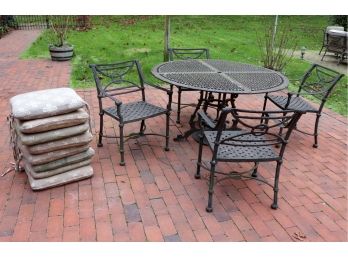 High Quality Cast Aluminum Outdoor Dining Table, Armchairs And Umbrella Stand