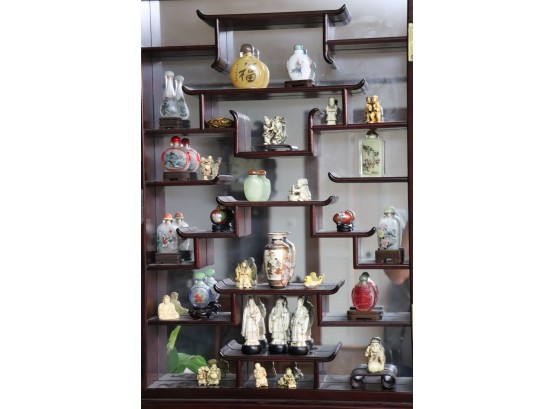 GORGEOUS ASIAN STYLE DISPLAY CASE WITH A LARGE VARIETY OF VINTAGE SNUFF BOTTLES & FIGURINES