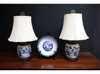 PAIR OF VINTAGE JAPANESE GINGER JAR LAMPS ON WOOD BASE WITH BLUE & WHITE  MOTTAHEDEH CUT BOWL