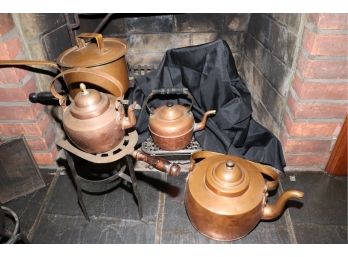 VINTAGE COPPER COOKWARE INCLUDES ASSORTED SIZED KETTLES AND LARGE POT WITH LID