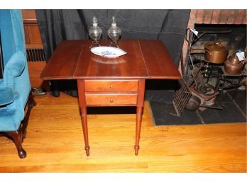PENNSYLVANIA HOUSE DROP LEAF END TABLE WITH APOTHECARY STYLE BOTTLES AND IMPERIAL BLUE FLORAL TRAY