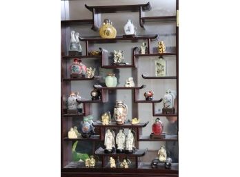 GORGEOUS ASIAN STYLE DISPLAY CASE WITH A LARGE VARIETY OF VINTAGE SNUFF BOTTLES & FIGURINES