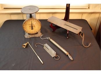 VINTAGE SPRING SCALES INCLUDES COLUMBIA FAMILY 24 LBS FOOD SCALE, LANDERS FRARY AND CLARK PARCEL SCALE