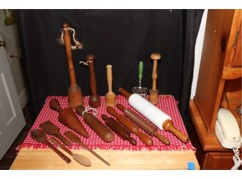 LARGE LOT OF ANTIQUE WOOD ROLLING PINS, ASSORTED SIZED MASHERS & SPOONS