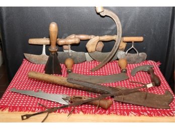 LARGE LOT OF ANTIQUE PRIMITIVE HAND TOOLS INCLUDES A VARIETY OF CHOPPING TOOLS, LARGE CHOPPING TOOL & SERRATED