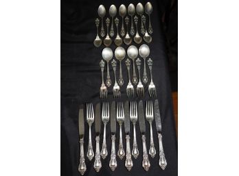 LUNT ELOQUENCE STERLING FLATWARE 32 Pieces, Approx. 39.94 OZT
