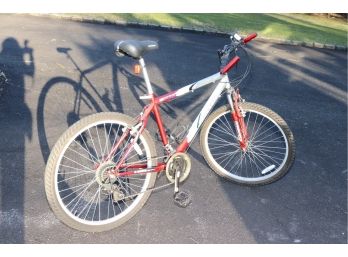 MAGNA GREAT DIVIDE BICYCLE WITH SCHWINN SEAT