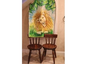 PAIR OF VINTAGE WOOD STOOL CHAIRS WITH SIGNED LINDA J NEMETH 10/79 LION WALL HANGING MEASURES 35 W X 45