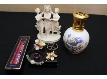 WOMENS COLLECTION INCLUDES PORCELAIN PERFUME ATOMIZER BOTTLE BY KG FRANCE & VERA BRADLEY ACCESORY BAGS