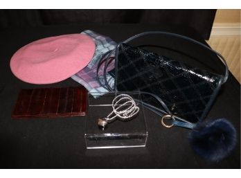 WOMENS COLLECTION INCLUDES NECKLACE WITH HEART PENDANT, CASHMERE SCARF & BERET