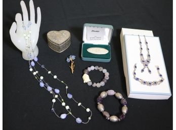 JEWELRY LOT INCLUDES STRECH AMETHYST BRACELETS & NECKLACE WITH FRESH WATER PEARLS & BLUE STONES
