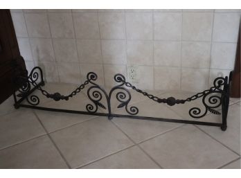 VINTAGE IRON FIRE PLACE FENDER WITH ORNATE SCROLLED DETAIL AND CHAIN LINK FRONT