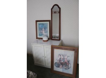 SMALL LINEN CABINET WITH DECORATIVE FRAMED PRINTS, MIRROR AND TABLE LAMP