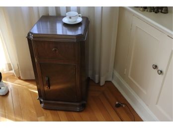 Vintage Art Deco Style Nightstand With 1 Drawer/1 Cabinet With Bakelite Handle & Pull