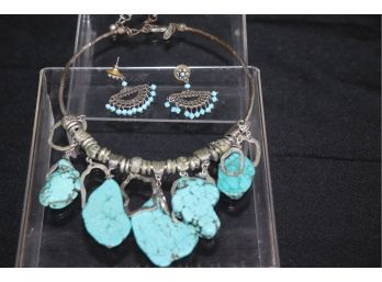 Fun Fashion Necklace With Polished Turquoise Like Colored Stones & Matching Colored Earrings