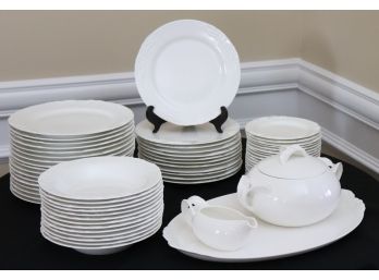 Quality Villeroy & Boch Foglia Off White Porcelain Dining Set  Service For 12 & Serving Pieces