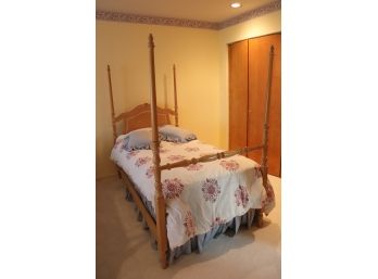 Vintage Ethan Allen Twin Size 4 Poster Light Wood Bed Frame With Ethan Allen Mattress & Bedding